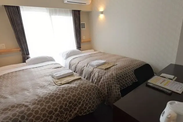 İki Ayrı Yataklı Oda, Sigara İçilmez