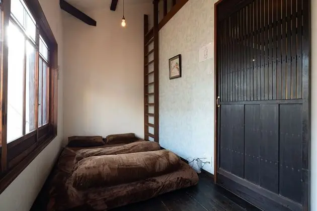 Ev (Private Vacation)