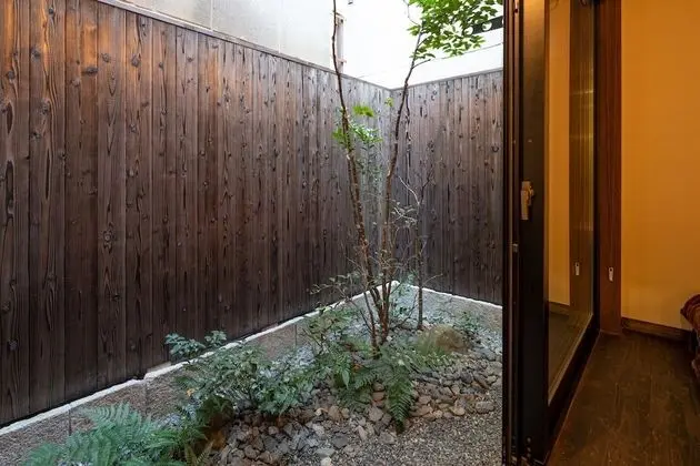 Ev (Private Vacation)