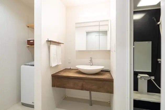 Ev (Private Vacation)