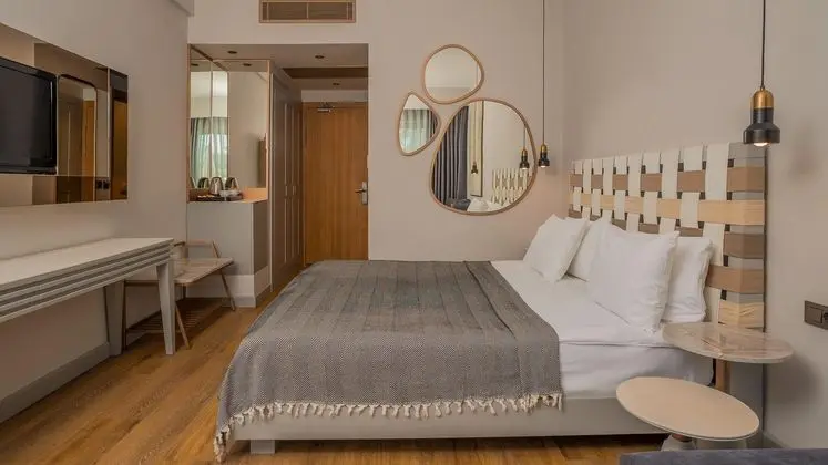 https://images.etstur.com/files/images/hotelImages/TR/51237/l/Jiva-Beach-Resort-Oda-388163.jpg