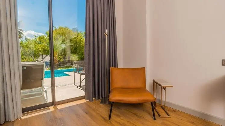 https://images.etstur.com/files/images/hotelImages/TR/51237/l/Jiva-Beach-Resort-Oda-388166.jpg