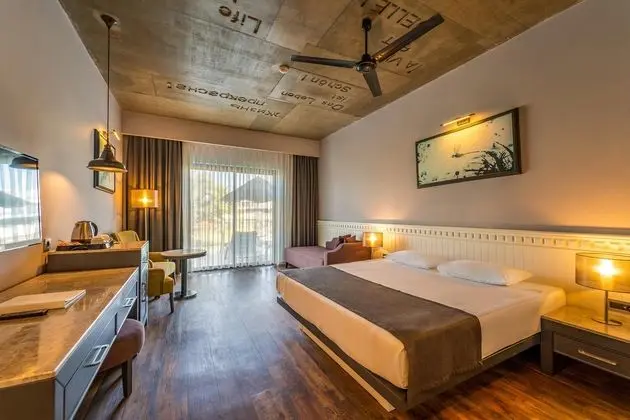 https://images.etstur.com/files/images/hotelImages/TR/51237/l/Jiva-Beach-Resort-Oda-388167.jpg