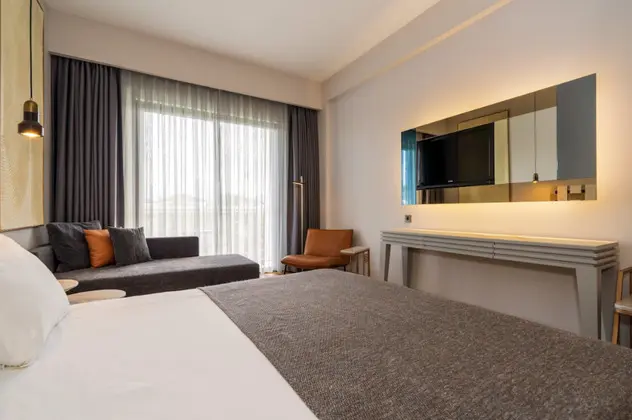 https://images.odamax.com/img/1024x768/odamax/image/upload/Jiva_Beach_Resort_Hotel_202601221535537_Standart_Room_3.png