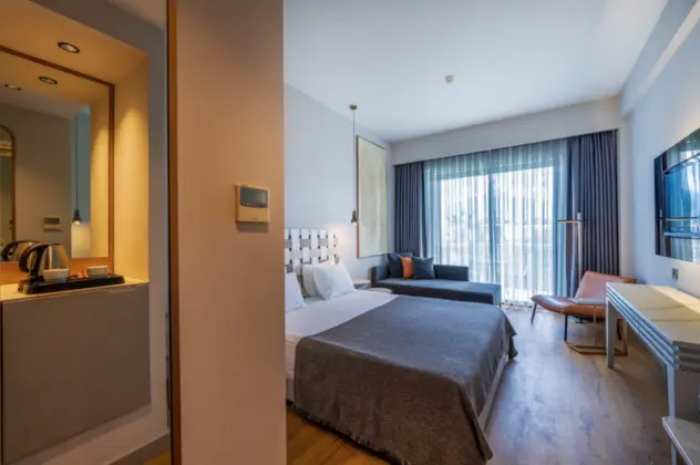 https://images.odamax.com/img/1024x768/odamax/image/upload/Jiva_Beach_Resort_Hotel_202601221535538_Standart_Room_4.png
