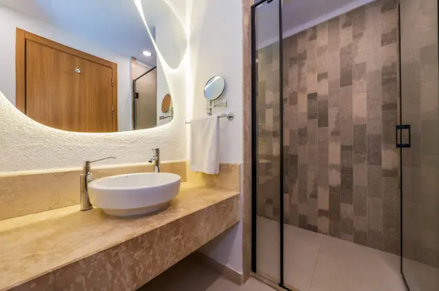 https://images.odamax.com/img/1024x768/odamax/image/upload/Jiva_Beach_Resort_Hotel_202601221535545_Standart_Room_9.png