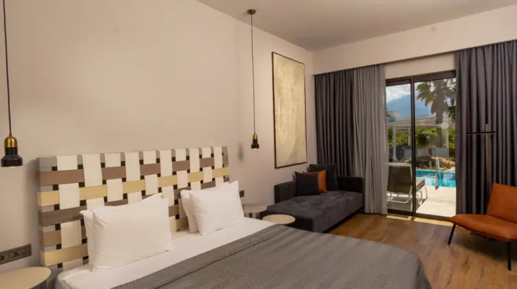 https://images.odamax.com/img/1024x768/odamax/image/upload/Jiva_Beach_Resort_Hotel_202601221542091_Swim_up_Room_3.png