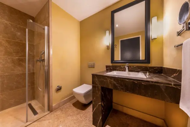 https://images.odamax.com/img/1024x768/odamax/image/upload/Jiva_Beach_Resort_Hotel_202601221542101_Swim_up_Room_9.png