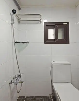 Twin Room A (201)