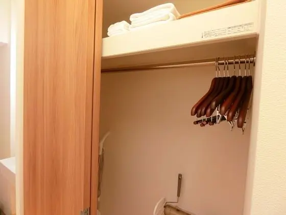 Üç Kişilik Oda, Sigara İçilmez