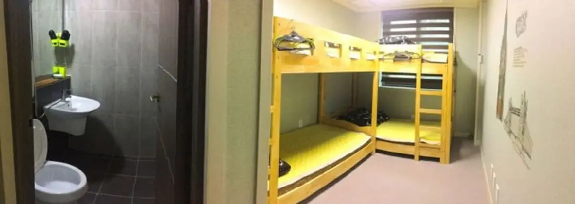 Ortak Ranzalı Oda, Sadece kadınlar için, Banyolu/Duşlu (4 persons)