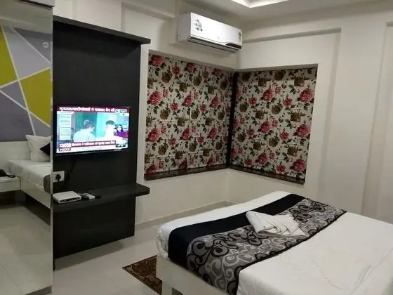 Deluxe Tek Büyük Yataklı Oda, 1 Çift Kişilik Yatak, Engellilere Uygun, Koy Manzaralı