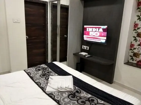 Deluxe Tek Büyük Yataklı Oda, 1 Çift Kişilik Yatak, Engellilere Uygun, Koy Manzaralı