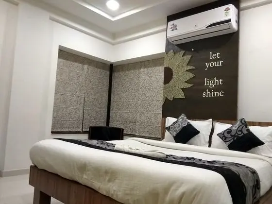 Deluxe Tek Büyük Yataklı Oda, 1 Çift Kişilik Yatak, Engellilere Uygun, Koy Manzaralı