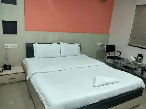 Deluxe Tek Büyük Yataklı Oda, 1 Çift Kişilik Yatak, Sigara İçilebilir, Şehir Manzaralı