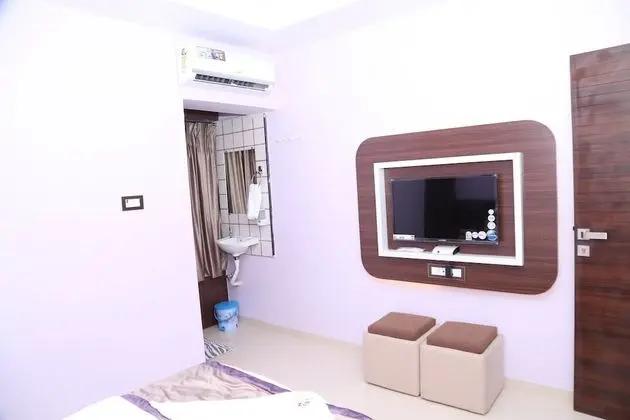 Deluxe Tek Büyük veya İki Ayrı Yataklı Oda, Koy Manzaralı