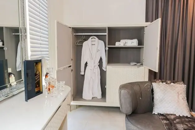 Deluxe Tek Büyük Yataklı Oda (Grey)