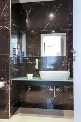 Deluxe Tek Büyük Yataklı Oda (Grey)