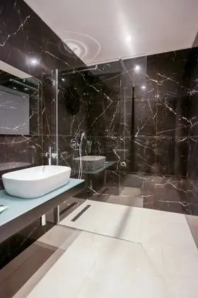 Deluxe Tek Büyük Yataklı Oda (Grey)