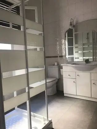 Basic Ortak Ranzalı Oda, Sadece kadınlar için, Özel Banyo