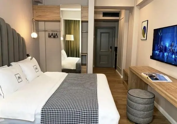 Deluxe Tek Büyük Yataklı Oda