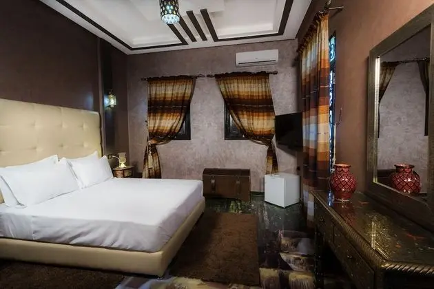 Deluxe Tek Büyük Yataklı Oda, Dağ Manzaralı, Havuz Kenarı