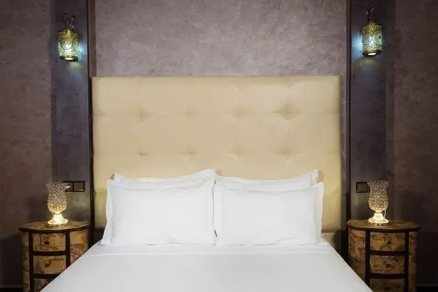 Deluxe Tek Büyük Yataklı Oda, Dağ Manzaralı, Havuz Kenarı