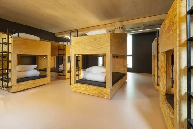 Oda, Birden Çok Yatak (Together, 12 bed)