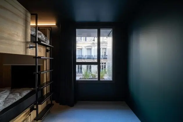 Chambre privée de 8 personnes avec salle de bains partagée