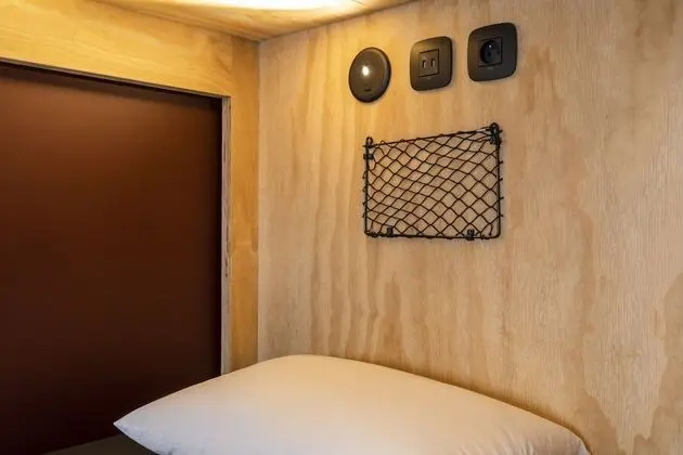 Chambre privée pour 6 personnes avec salle de bains partagée