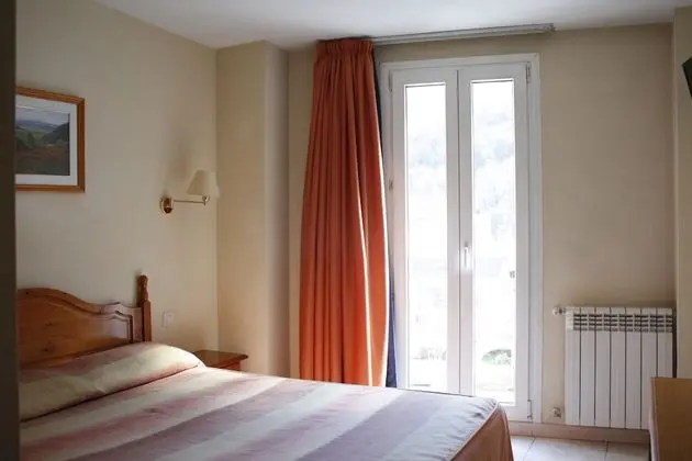 Büyük Yataklı Tek Kişilik Oda