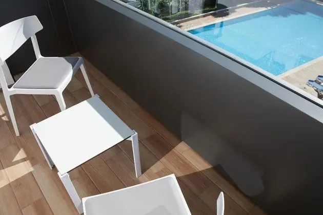 Premium Tek Büyük Yataklı Oda, Havuz Manzaralı