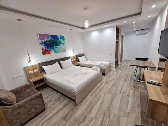 Üç Kişilik Oda, Deniz Manzaralı