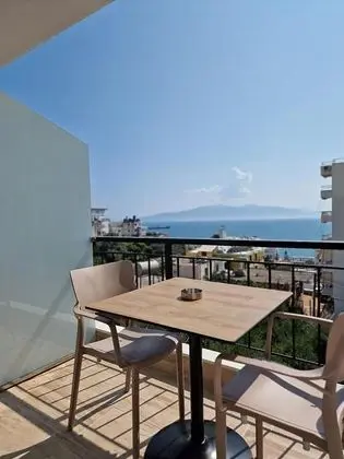 Üç Kişilik Oda, Deniz Manzaralı