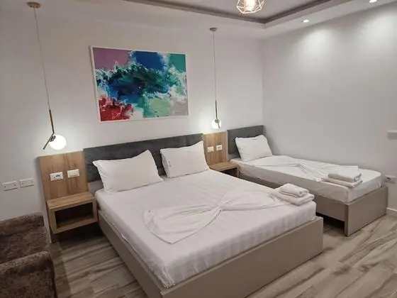 Üç Kişilik Oda, Deniz Manzaralı