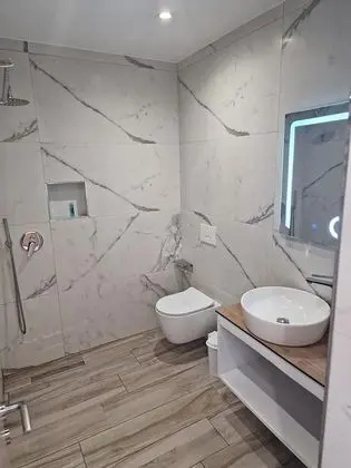 Üç Kişilik Oda, Deniz Manzaralı