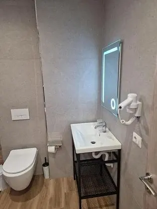 Üç Kişilik Oda, Deniz Manzaralı