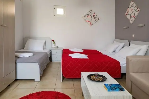 Üç Kişilik Oda, Teras, Avlu Manzaralı