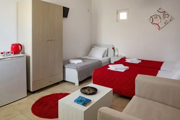 Üç Kişilik Oda, Teras, Avlu Manzaralı