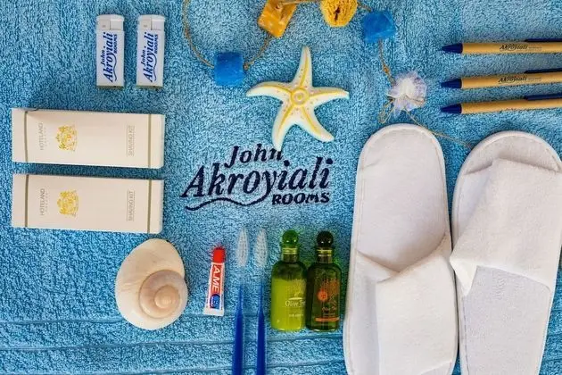 Üç Kişilik Oda, Teras, Avlu Manzaralı