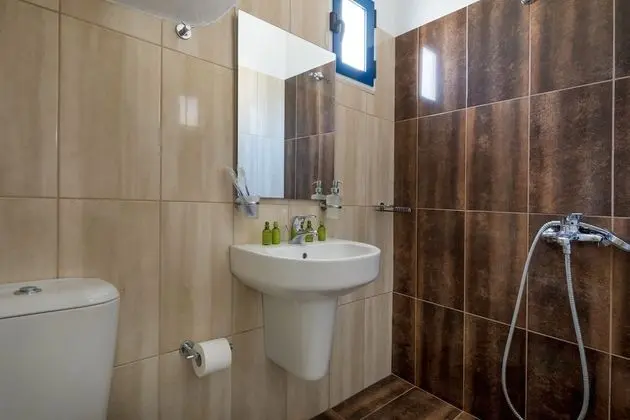 Üç Kişilik Oda, Teras, Avlu Manzaralı
