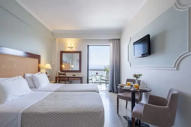 Tek Büyük veya İki Ayrı Yataklı Oda, Balkon, Deniz Manzaralı