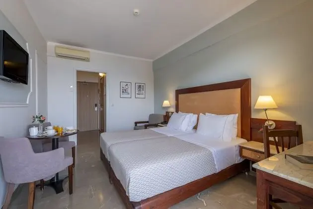 Tek Büyük veya İki Ayrı Yataklı Oda, Balkon, Deniz Manzaralı
