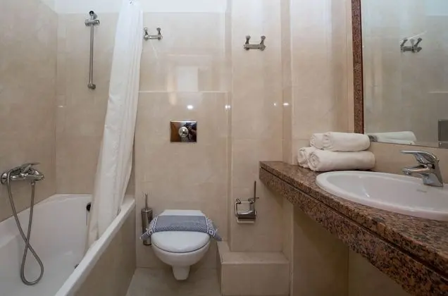 Tek Büyük veya İki Ayrı Yataklı Oda, Balkon, Deniz Manzaralı