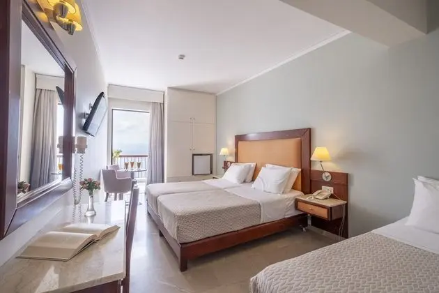 Üç Kişilik Oda, Balkon, Deniz Manzaralı