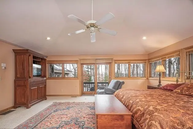 Ev, Birden Çok Yatak, Sıcak Su Havuzu