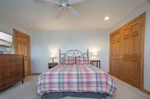 Ev, Birden Çok Yatak, Sıcak Su Havuzu