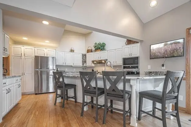 Ev, Birden Çok Yatak, Sıcak Su Havuzu