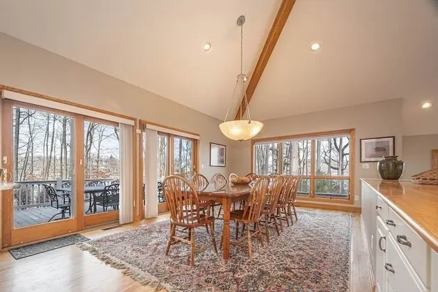 Ev, Birden Çok Yatak, Sıcak Su Havuzu