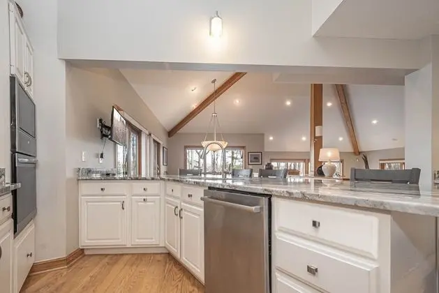 Ev, Birden Çok Yatak, Sıcak Su Havuzu